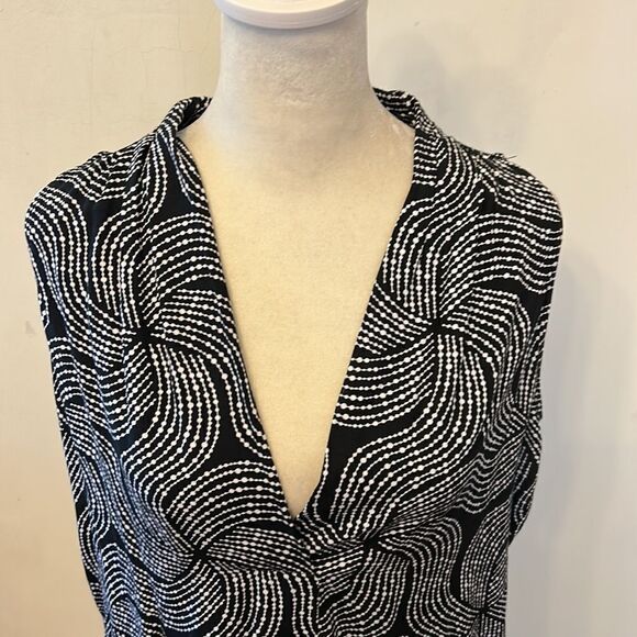 Escapada black white patterned sleeveless blouse Size M EUC - Picture 3 of 8